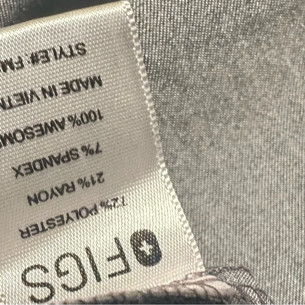 Figs Gray Scrub Mens jogger Set with Green Accent size top XS pants S